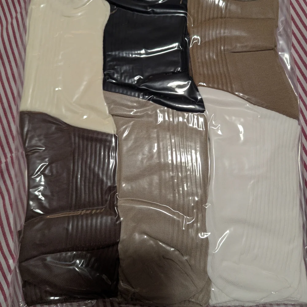 NWT Ribbed Boot Socks in Neutral Tones - Picture 3 of 5